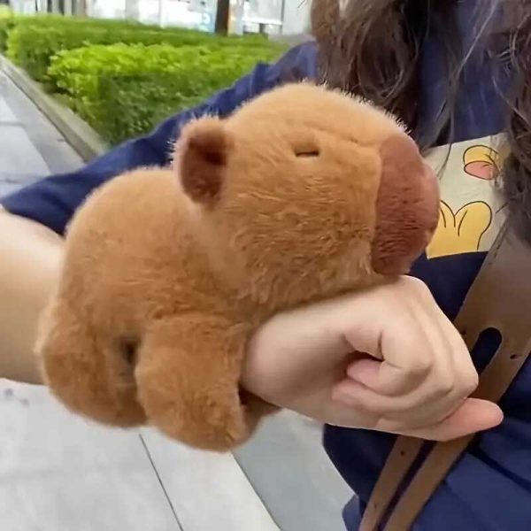 Capybara plüss -csúklóra tapasztható