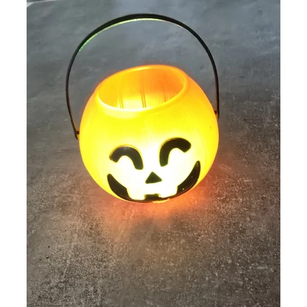 Halloweeni ledes cukorka gyüjtő tök kosár