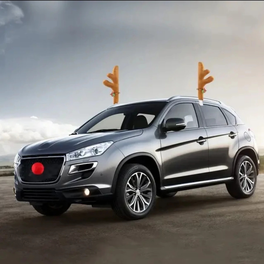 "Rénszarvas Autó Dísz – Ünnepi Dekoráció a Kerekes Szánhoz Varázsold autódat pillanatok alatt Mikulás szánjának legvidámabb rénszarvasává! Dobd fel a karácsonyi készülődést és az utakon töltött időt ezzel a bájos és egyszerűen felszerelhető rénszarvas szettel. Garantáltan mosolyt csal mindenki arcára, legyen szó bevásárlásról vagy ünnepi látogatásról. A Csomag Tartalma: 2 db Rénszarvas Agancs Dísz: Puha, barna plüss anyagból, színes (piros és zöld) szalagokkal és kis csengőkkel díszítve, amelyek finoman csilingelnek utazás közben, tovább fokozva az ünnepi hangulatot. 1 db Piros Orr: Nagyméretű, élénkpiros, puha textilborítású labda, amely autód hűtőrácsára rögzítve Rudolf, a vörös orrú rénszarvas orrát szimbolizálja. Főbb Jellemzők és Előnyök: Azonnali Ünnepi Hangulat: Változtasd át autód szempillantás alatt egy vidám, karácsonyi szánná. Egyszerű Felszerelés: Nincs szükség szerszámokra! Agancsok: A rögzítő fülek segítségével könnyedén beilleszthetőek az első vagy hátsó ablakok felső szélébe (az ablak felhúzásával stabilizálható). Orr: A hátoldalán lévő rugalmas rögzítő drót segítségével könnyen felhelyezhető az autó hűtőrácsára. Univerzális Méret: A legtöbb személygépkocsihoz, terepjáróhoz és furgonhoz használható (ellenőrizd a helyi közlekedési szabályokat a használat előtt!). Minőségi Anyagok: Tartós, puha plüss és textil anyagokból készült, strapabíró rögzítő elemekkel. Tökéletes Ajándék: Ideális meglepetés a karácsony szerelmeseinek, családoknak és a humoros dekorációkat kedvelőknek. Műszaki Adatok (tájékoztató jellegű): Anyag: Plüss (poliészter), textil, műanyag/drót rögzítők. Agancs Méret: Kb. 43 cm magasság Orr Átmérő: Kb. 13-15 cm Figyelem! Az agancsok felhelyezésekor ellenőrizze, hogy az ablakot biztonságosan be tudja zárni. Kérjük, tájékozódjon az adott ország és régió maximális ajánlott sebességkorlátozásairól a dekoráció használata mellett. Általánosan javasolt maximális sebesség a díszekkel: 90 km/h, de ez változhat. Tedd felejthetetlenné a téli utazásokat és oszd meg a karácsony szellemét mindenkivel!"