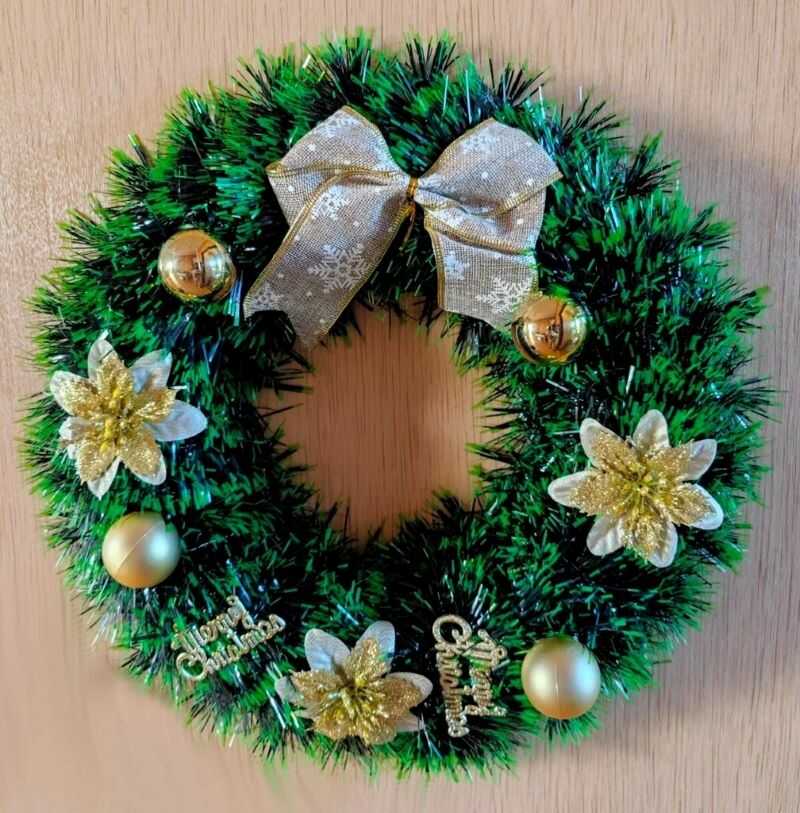 Karácsonyi koszorú ajtódísz - 43 cm