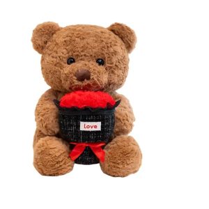 Plüss maci rózsacsokorral a kezében 30 cm