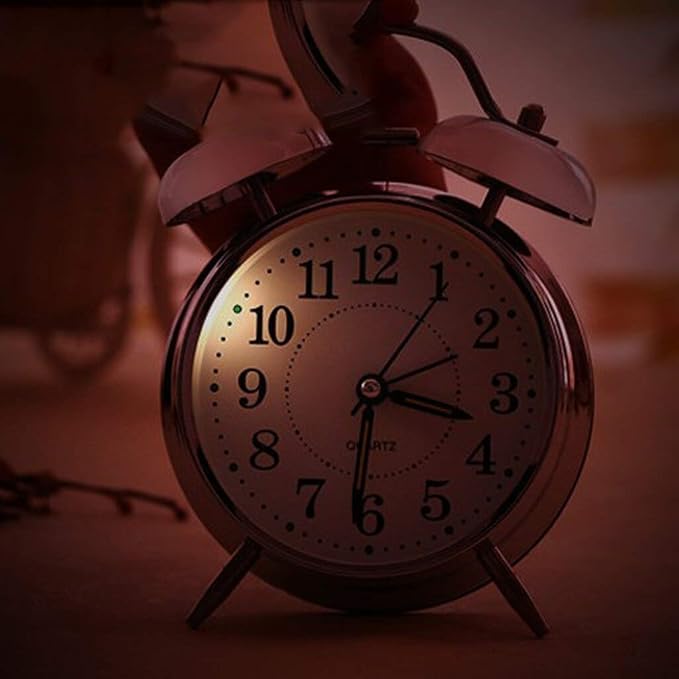 Klasszikus fém ébresztőóra dupla csengővel többféle színben 12 cm Metroman